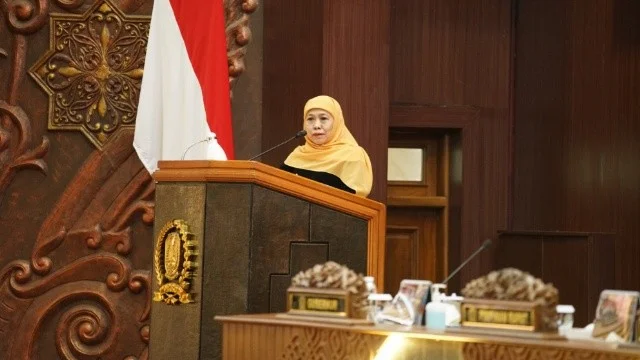 Sampaikan Jawaban LKPJ 2025, Gubernur Khofifah Tegaskan Penanganan Kemiskinan Jatim Berbasis Karakter Wilayah