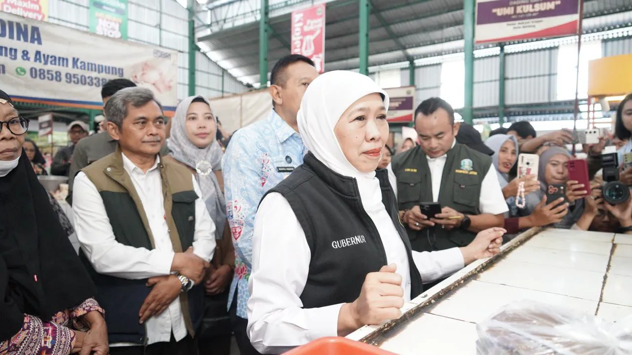 Didampingi Kepala Bakorwil Malang, Gubernur Jatim Sidak Pasar untuk Perkuat Stabilitas Harga Bahan Pokok di Malang Raya